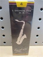 5 Saxophone Tenor SR2234 Reeds