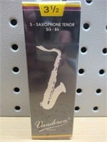 5 Saxophone Tenor SR2235 Reeds