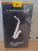 10 Saxophone Alto SR214 Reeds