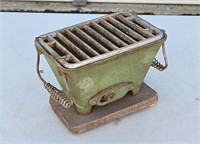 VINTAGE CAST IRON MINI COOKER