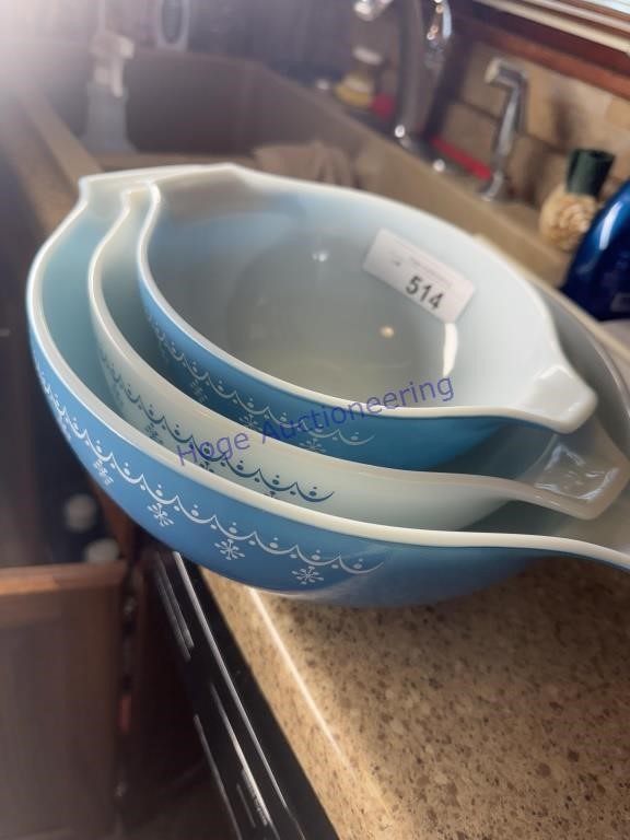 2 PYREX BOWLS W/ HANDLES, IN KITCHEN