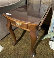27" round drop leaf end table
