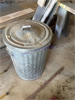 METAL GARBAGE CAN W/ LID