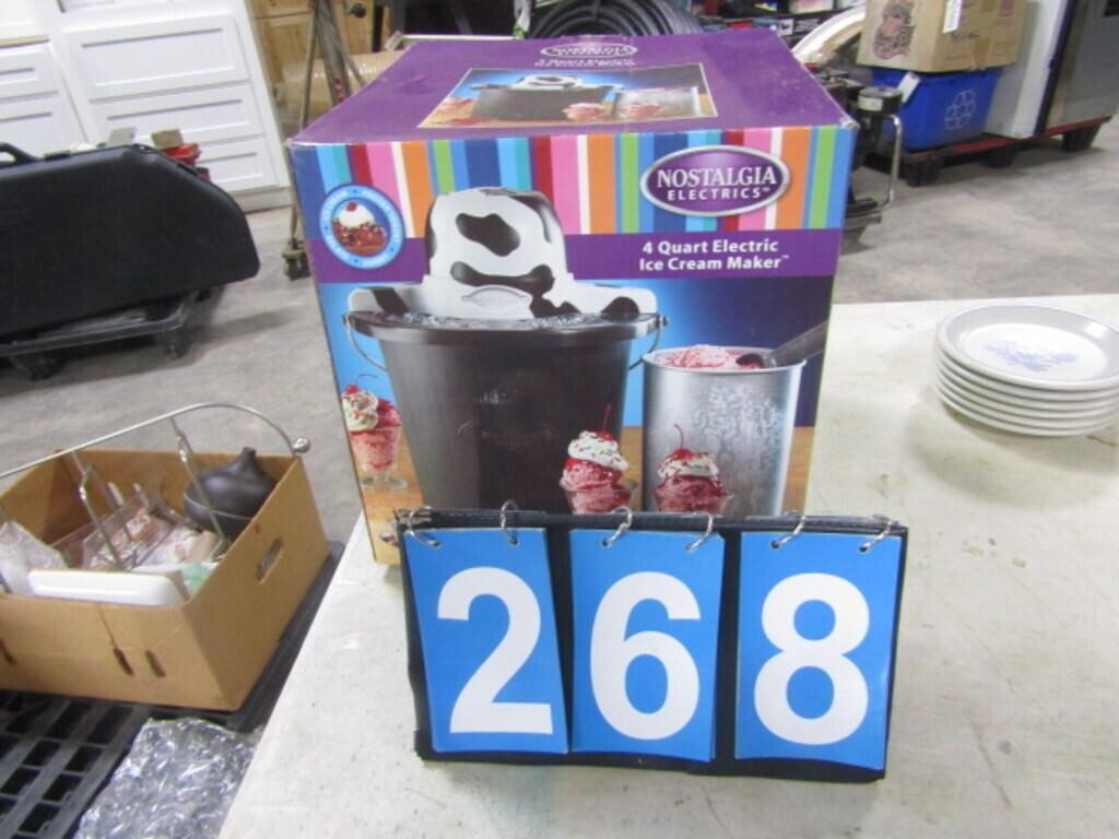 NOSTALGIA ELECTRIC 4 QUART ICE CREAM MAKER