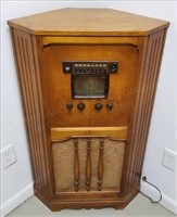 Stromberg-Carlson 340-V Corner Console Radio
