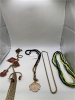 NECKLACE LOT OF 4