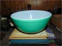 Green Pyrex Nesting Bowl