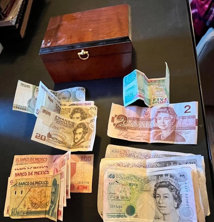 Foreign Paper Currency  lot in wooden box