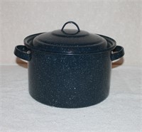 Graniteware Pot w/ Lid