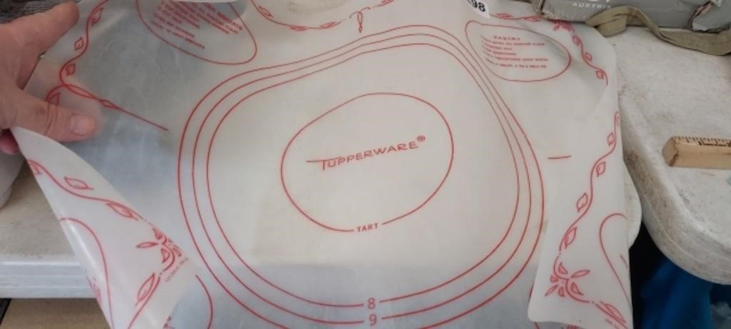 TUPPERWARE PASTRY MAT