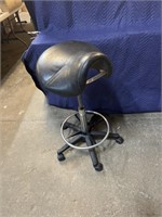 Savvy Salon Pony  Professional cutting stool
