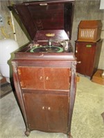 Silvertone Phonograph in Cabinet Ser. # 10306 Runs