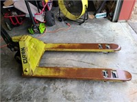 Clark pallet Jack (works - but handle is broke)