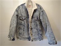 Vintage Levi's fleece lined denim jacket. Size L.