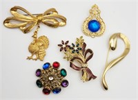 5-VINTAGE GOLD TONED FASHION BROOCHES