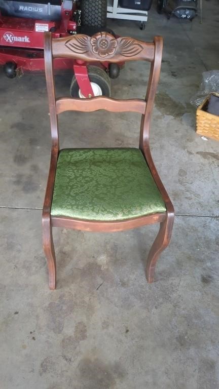 VINTAGE CHAIR