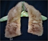 FUR COLLAR*ATOMIZER *BROCHES*PINS