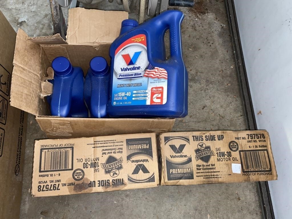 VALVOLINE OIL: 2 BOXES OF 10W-30 (UNOPENED), & 3