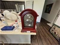 DECORATIVE MANTLE CLOCK