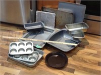 Assorted metal baking pans