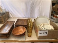 5 wooden trays, 7 wooden bowls, 5 wooden plates,