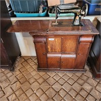 Vintage Singer Red Eye Sewing Machine Oak Cabinet