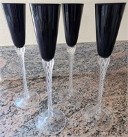 B - SET OF 4 CHAMPAGNE FLUTES (B5)