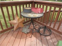 Sm Round patio table , umbrella stand