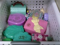 Flat of Polly Pockets aprx. 9