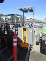 Electric forklift