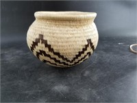Hand woven Wounaan basket from South America, 5"