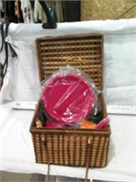 WICKER PICNIC BASKET SET