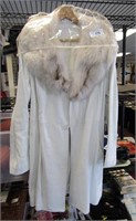 White Leather Coat w/ Fur Collar - SZ: M