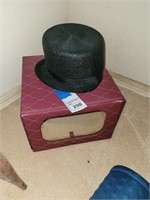 Woman'S Hat With Hat Box