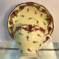 ROYAL ALBERT OLD COUNTRY ROSES TEACUP & SAUCER