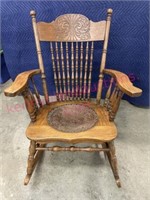 Nice antique oak rocking chair (circa 1900)