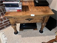 SOLID WOOD END TABLE