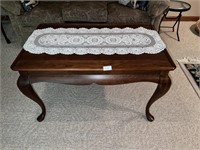 GORGEOUS QUEEN ANNE COFFEE TABLE