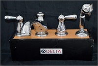 New Delta Kitchen Faucet Set (Display Model)