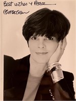 Ali MacGraw signed photo