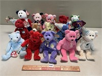 LARGE LOT OF TY BEANIE BABYS MOST TAGGED