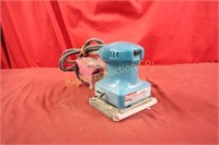 Makita 1/4" Sheet Palm Sander B04552