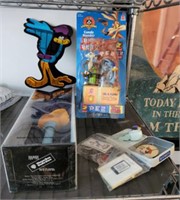 GROUP OF PEZ AND ROAD RUNNER COLLECTIBLES