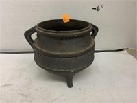Vntg Cast Iron Pot / Cauldron