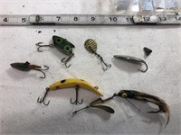 6 lures and plastic case