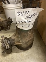 Duff Norton 35 ton house jack. 5 inch rise