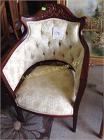 Victorian style parlor chair (has a crack in arm)