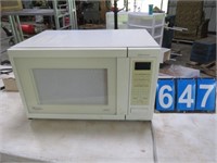 WHIRLPOOL MICROWAVE - WORKS PER CONSIGNOR