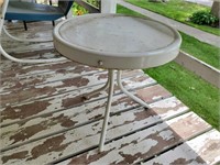 White round patio table