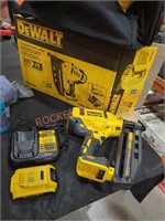 DeWalt 20v 16 ga angled finish nailer kit